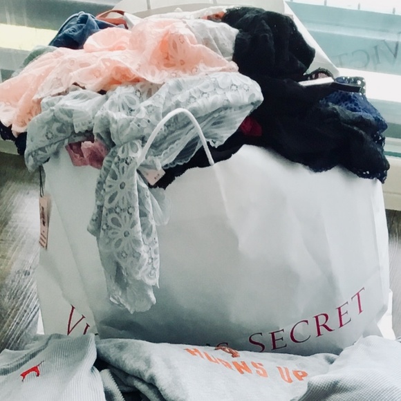 September Update! ❤️❤️HUGE VICTORIA'S SECRET HAUL - Picture 2 of 4
